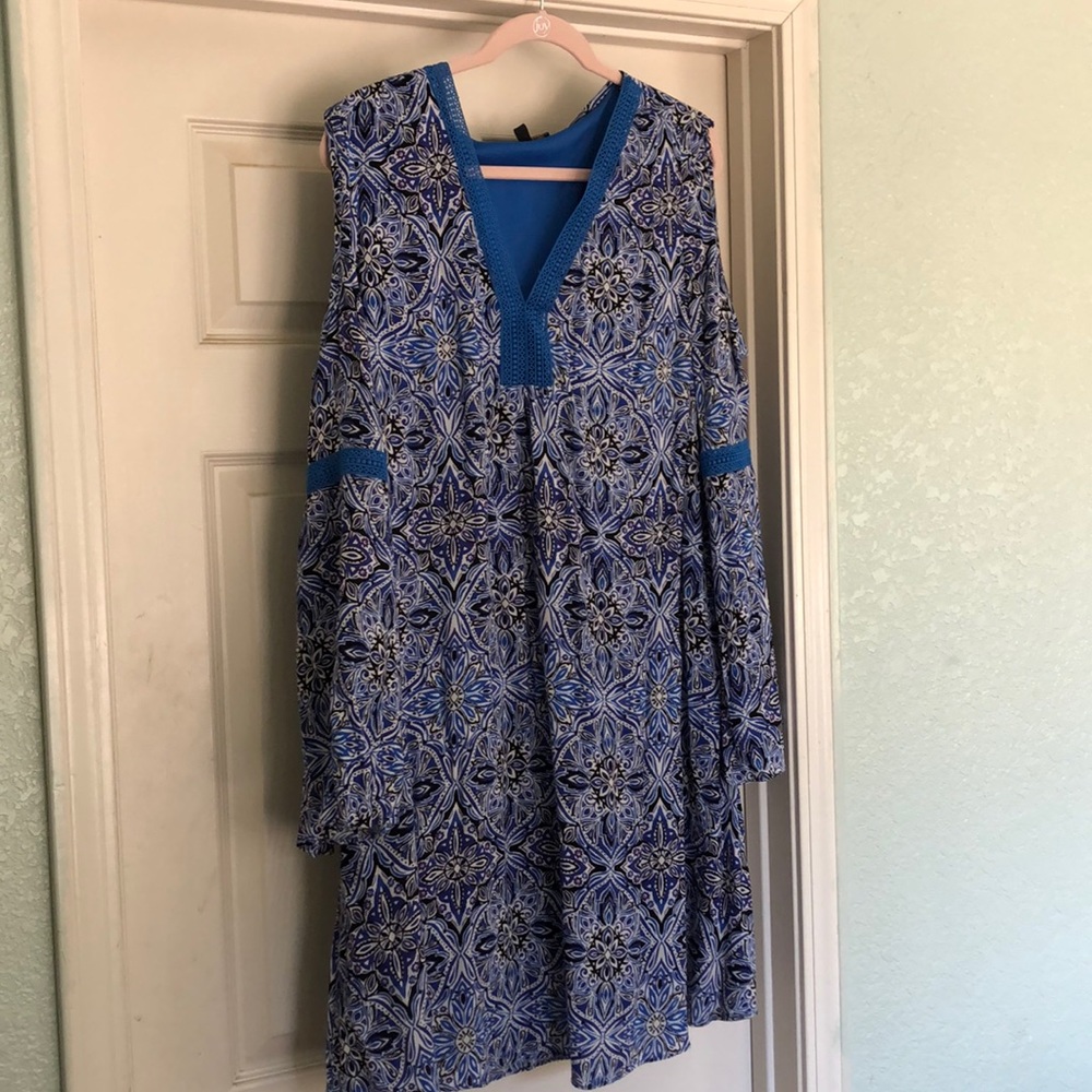 Fully lined cold-shoulder dress